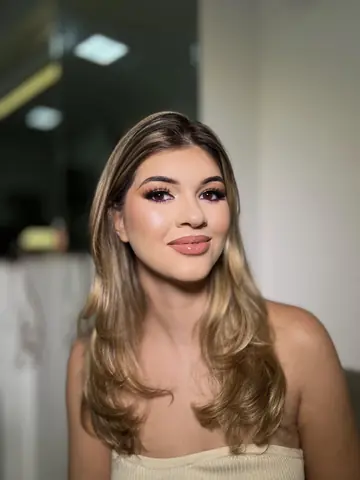 Cabelo loiro com ondas abertas